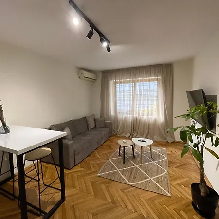 Cozy Apartment, In The Center Of 티라나